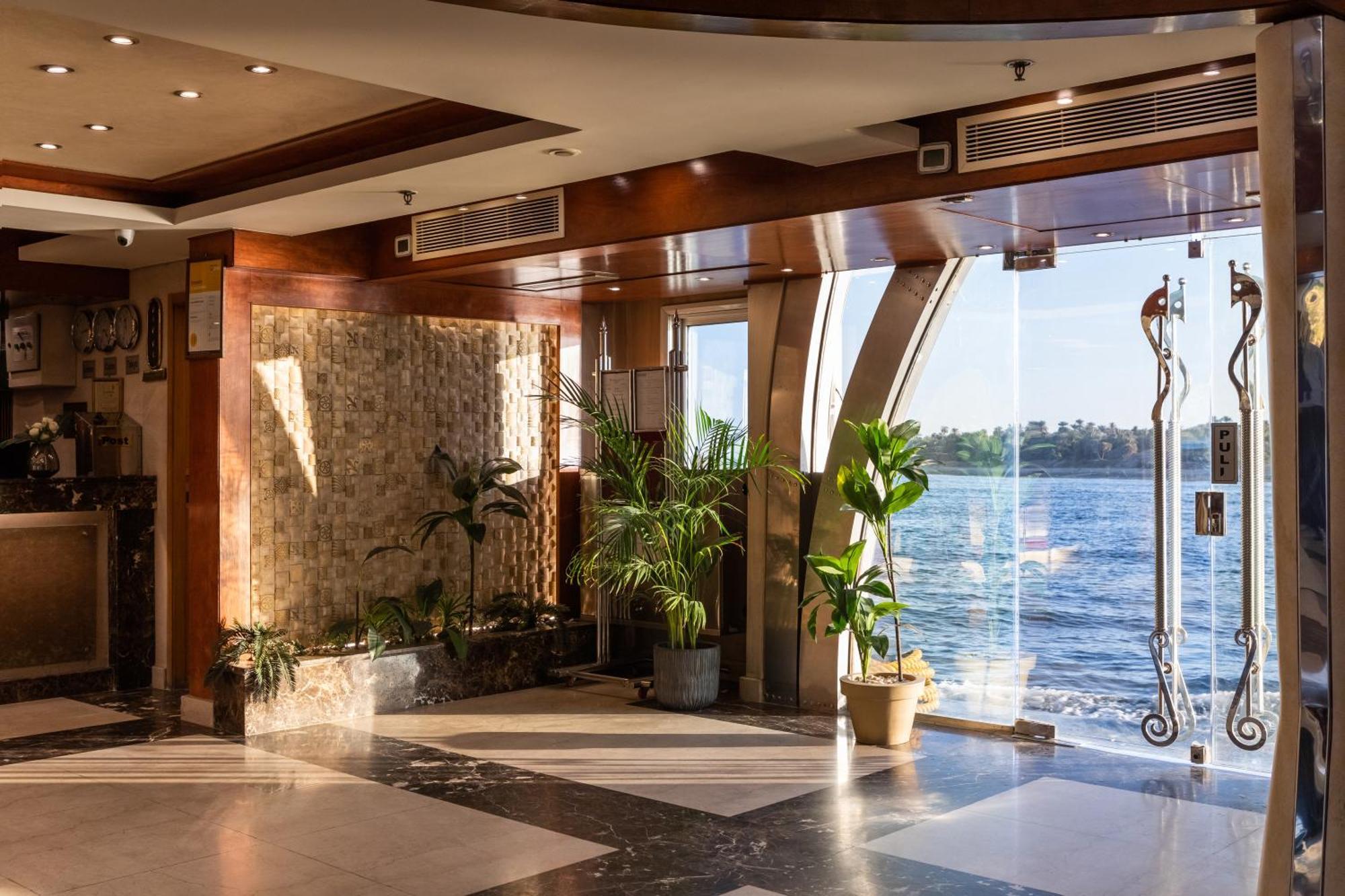 M/S Esmeralda Nile Cruise - 4 Or 7 Nights From Luxor Each Monday And 03 Nights From Aswan Each Friday Buitenkant foto