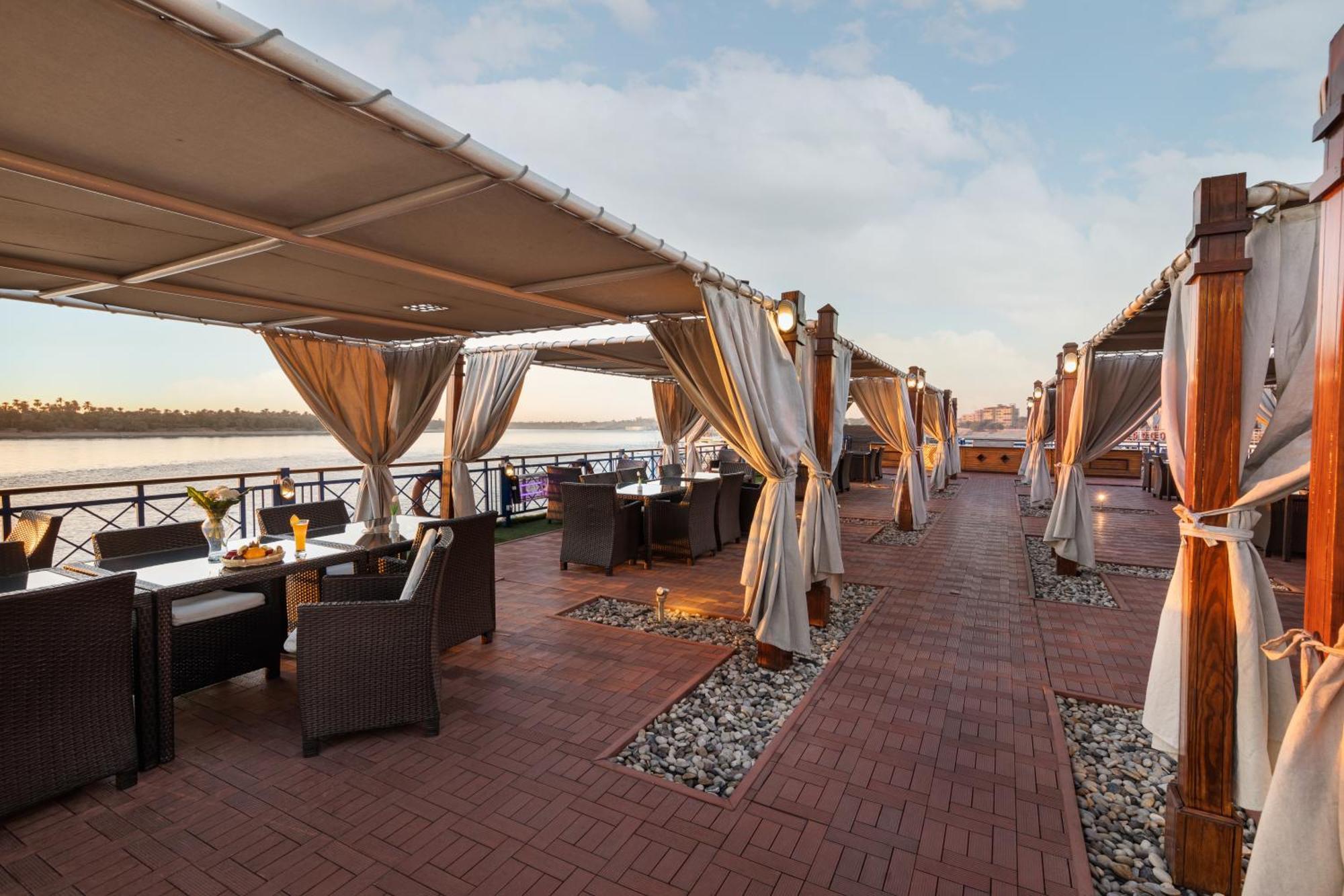 M/S Esmeralda Nile Cruise - 4 Or 7 Nights From Luxor Each Monday And 03 Nights From Aswan Each Friday Buitenkant foto