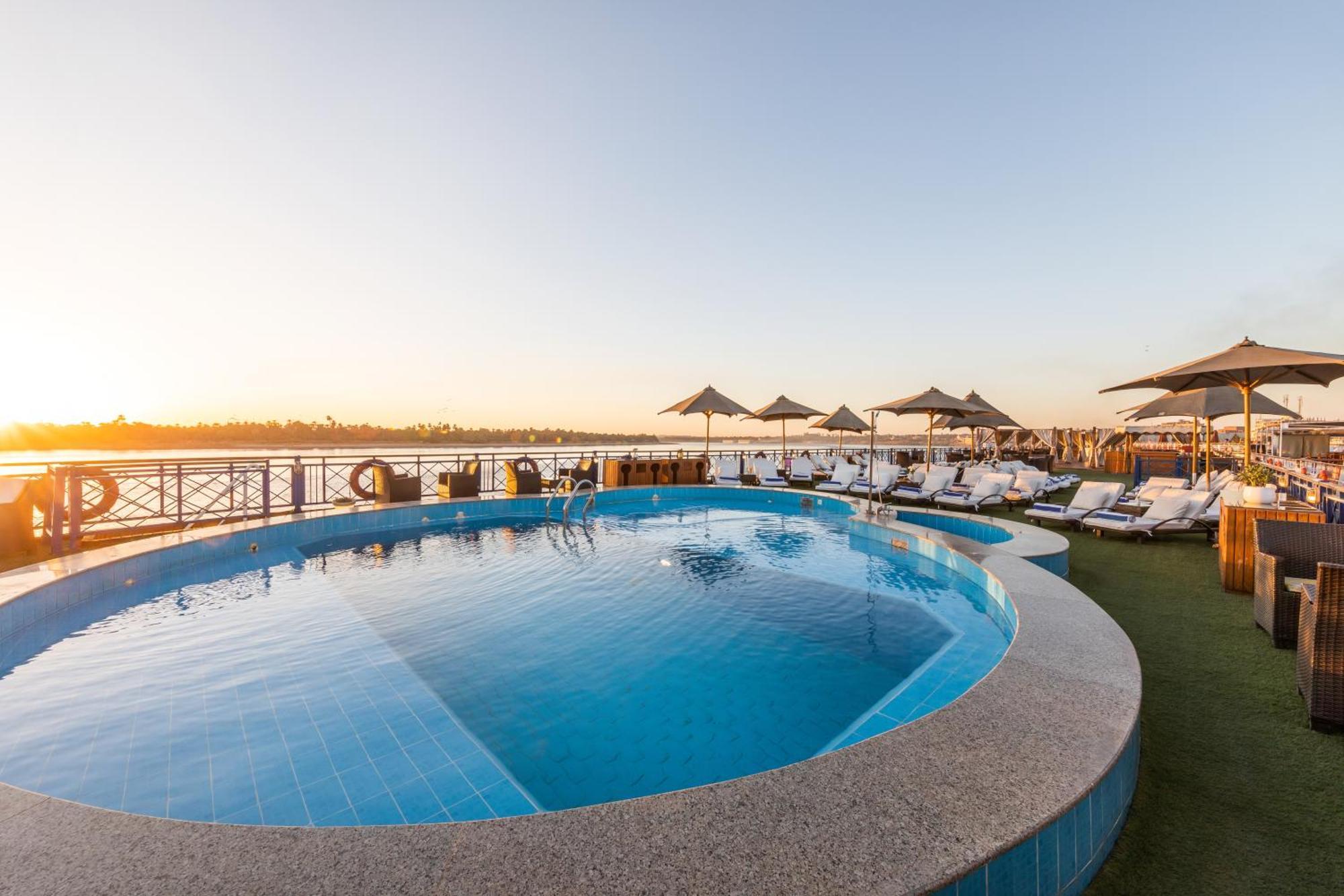 M/S Esmeralda Nile Cruise - 4 Or 7 Nights From Luxor Each Monday And 03 Nights From Aswan Each Friday Buitenkant foto