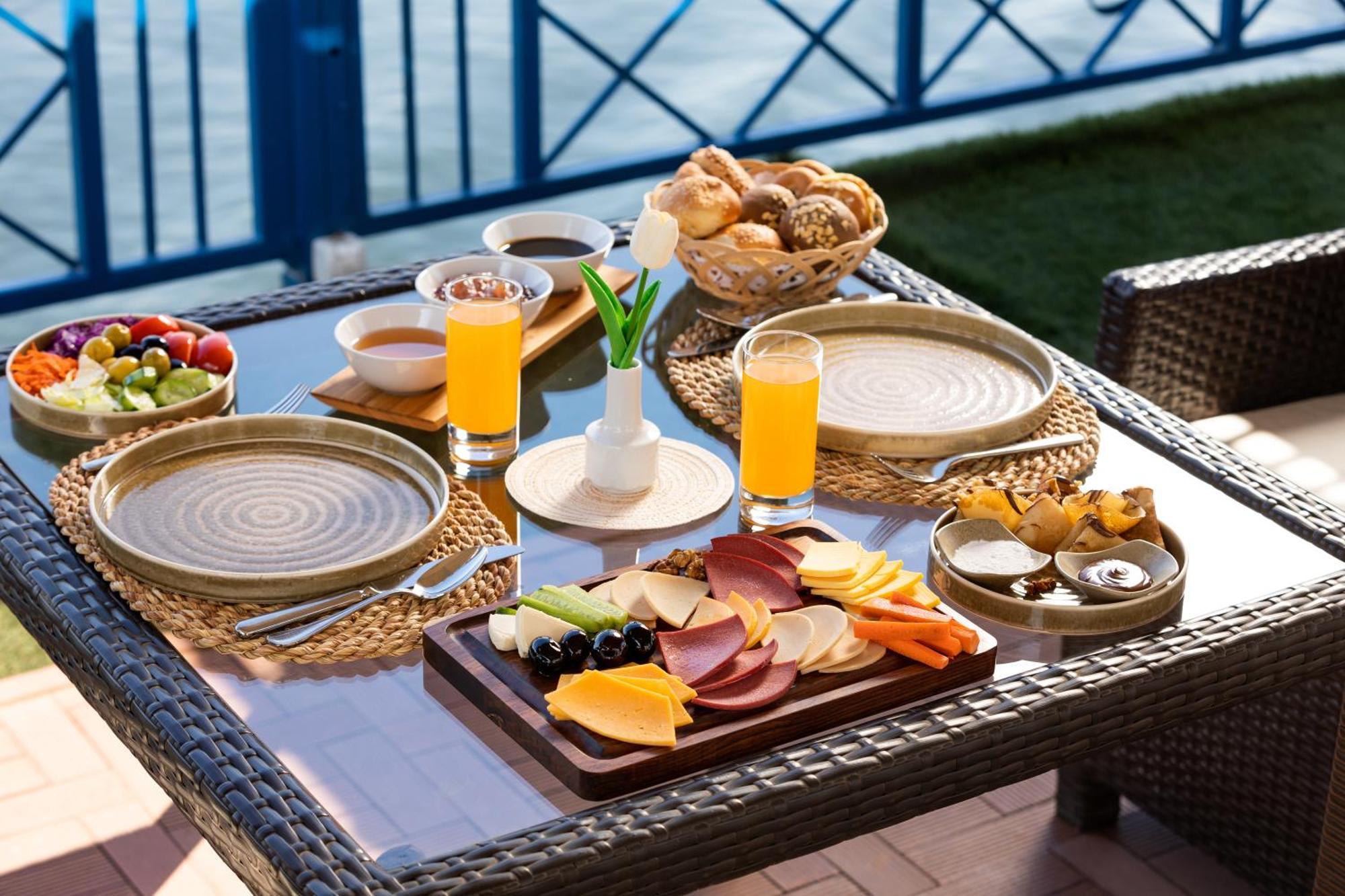 M/S Esmeralda Nile Cruise - 4 Or 7 Nights From Luxor Each Monday And 03 Nights From Aswan Each Friday Buitenkant foto